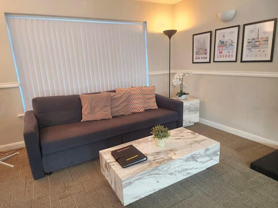 Kennedy Villa - 5 Bedroom House With Hot Tub, Wifi, Free Parkings, Close To Bicester Village Exterior foto